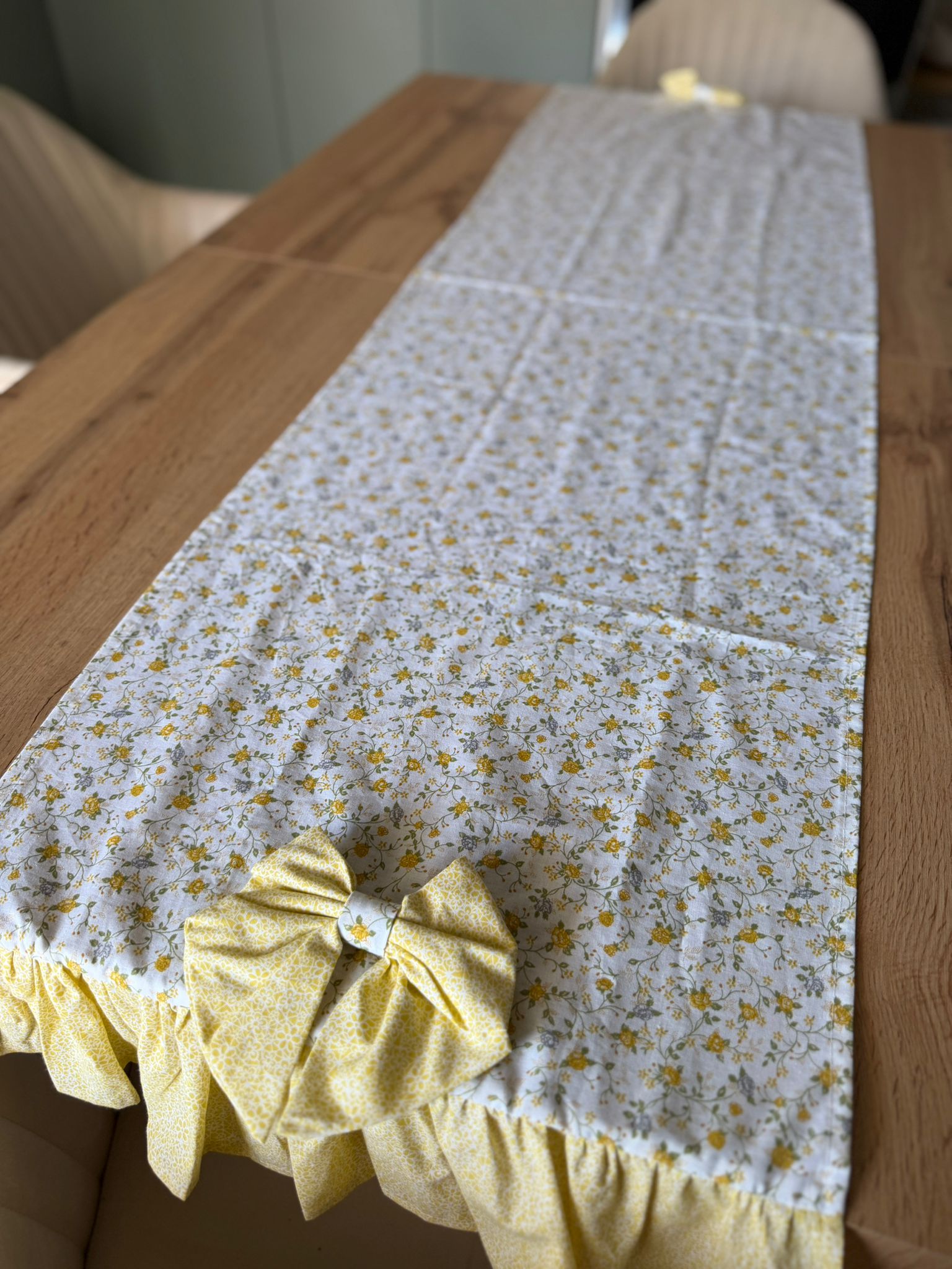 Runner sartoriale in puro cotone giallo con stampa a fiorellini - 160x45 cm - Il cotone di Nina